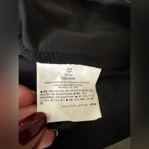 NWT - Swim / Rash Guard - Picture 4 of 7